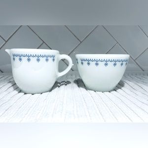 Vintage Pyrex Snowflake Garland Sugar & Creamer Set